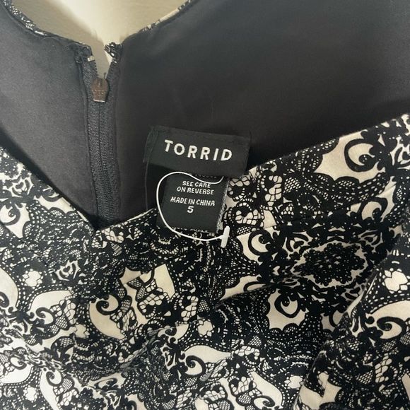 Torrid Abstract Tank - Picture 3 of 5